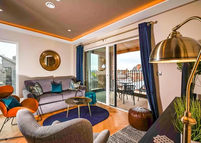 No 3, Within The Walls, Free Parking ヨーク