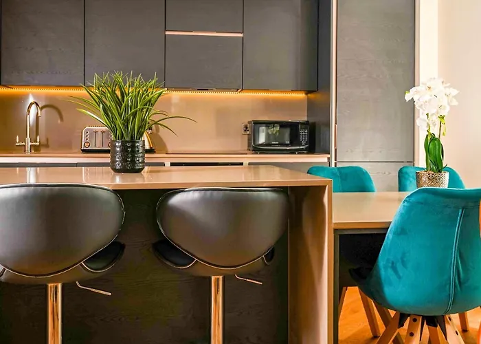 No 3, Within The Walls, Free Parking * ヨーク