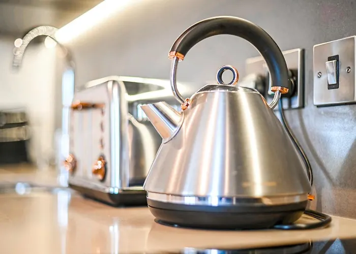 No 3, Within The Walls, Free Parking ヨーク