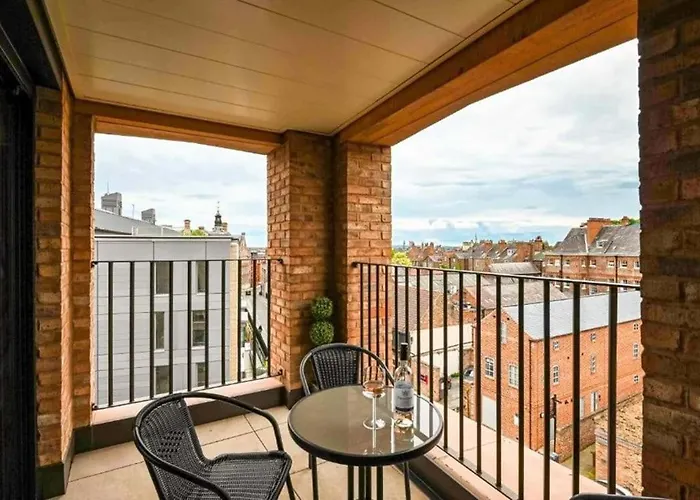 No 3, Within The Walls, Free Parking ヨーク