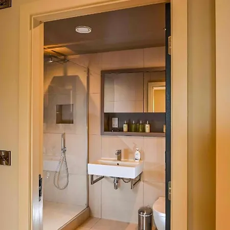 Holiday home No 3, Within The Walls, Free Parking *