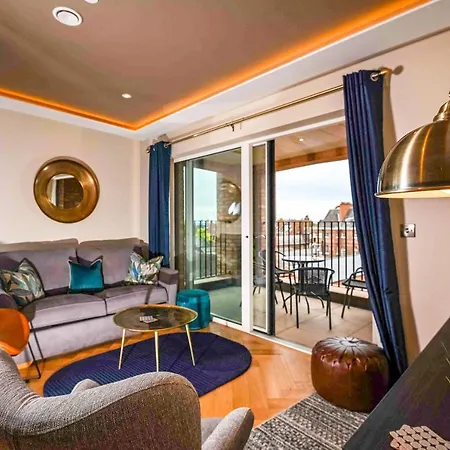 No 3, Within The Walls, Free Parking Йорк