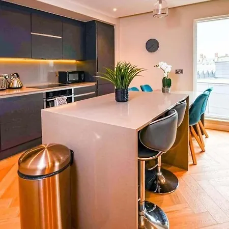 No 3, Within The Walls, Free Parking Holiday home *