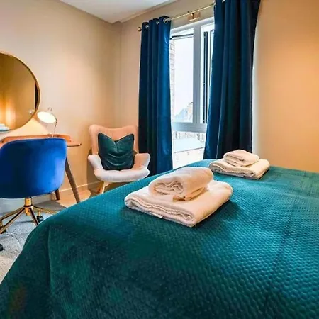 No 3, Within The Walls, Free Parking Holiday home